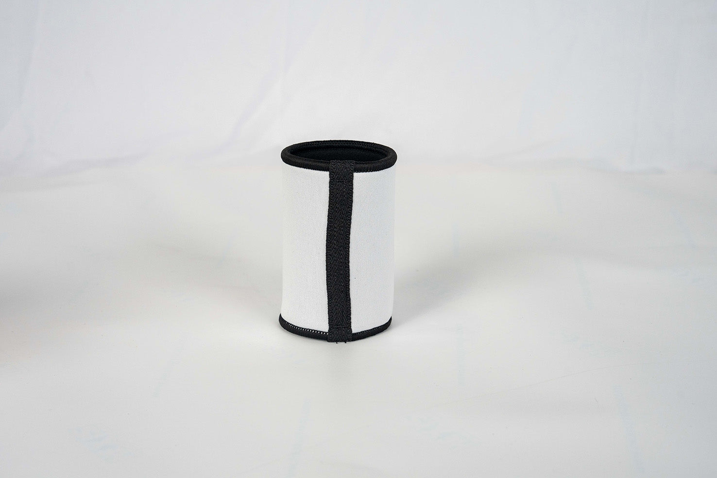 can cooler with black thread on a white background